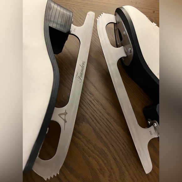 American Athletic Shoe Women's Tricot Lined Ice Skates - Picture 6 of 10